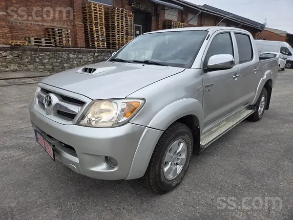 Toyota Pārdodas Hilux 2.5d, manuāls. Latvijā nav braukta.