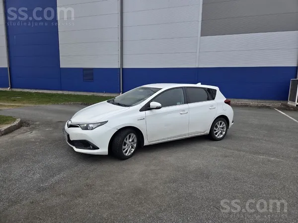 Компания продает хорошую машину Toyota Auris 1, 8 Hybrid , автомат , оригина
