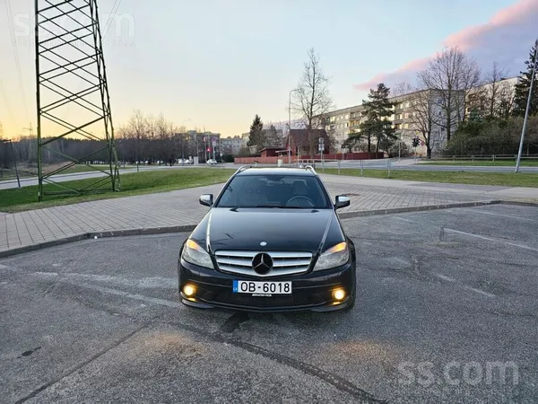 Mercedes-Benz C 320 Avantgarde. 
Amg piekare un vizuālā paka. 
Melnie grie