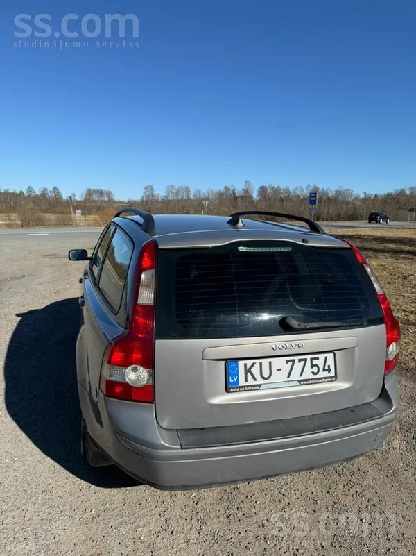 Pārdodu lietotu auto ar nelieliem vizuāliem bojājumiem. Līdzi dodu vasaras r