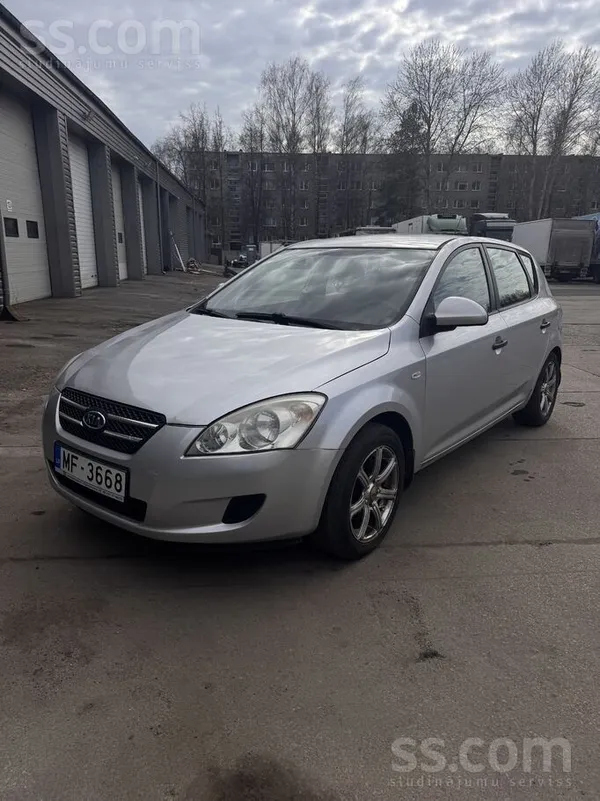 Pārdodu savu automašīnu Kia Ceed. 
Mašīna laba tehniska stāvokli, ir neliel