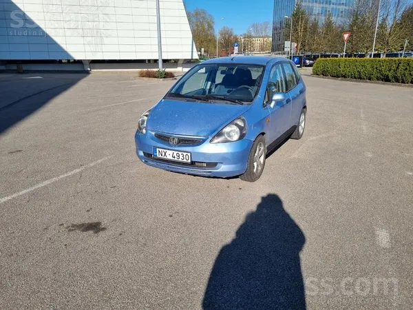 Tiek pārdota Honda Jazz, labā stāvoklī. Tikko izieta tehniskā apskate.