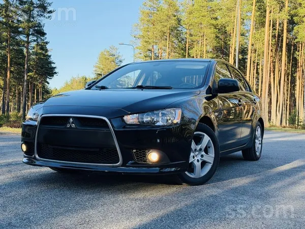 Skaists, dzīvs Mitsubishi Lancer, ar 1.6 benzīna dzinēju. Tikko izieta tehni