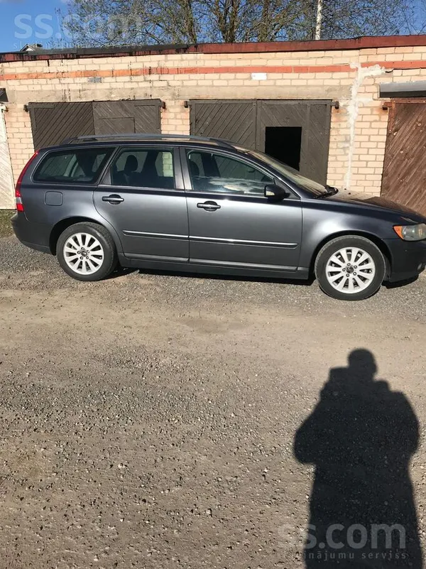 Volvo Pārdod Volvo V50 1.6D ar 5 ātrumu manuālo kārbu, a