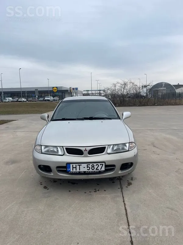 Automašīna atbilst savam vecumam un nobraukumam, nelieli virsbūves nolietoju
