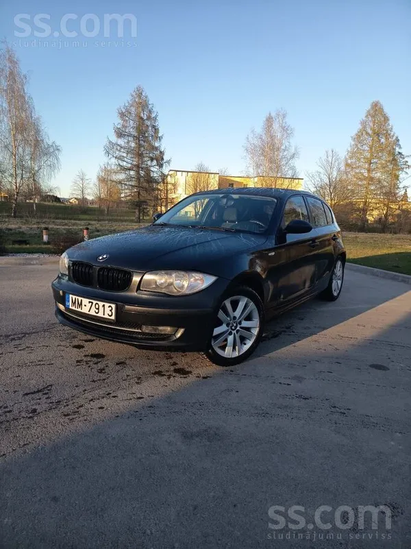 Pārdodu mazu un ekonomisku 1.sērijas BMW. Auto tikko nomainītas jaunas vasar