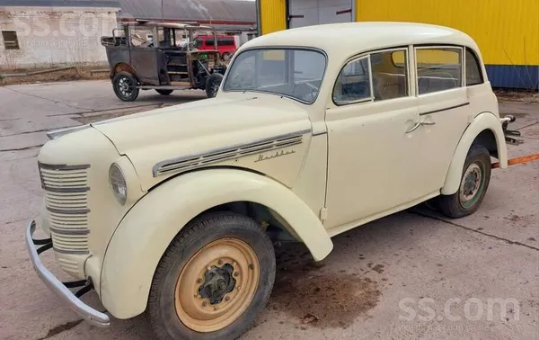 Moskvich Ar dokumentiem, dzinēja iedarbināšana, tikko sašūt