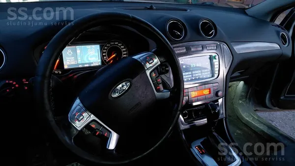 Pārdošanā labs ģimenes auto. Liels, plašs un ietilpīgs. Pilns Led apgaismoju
