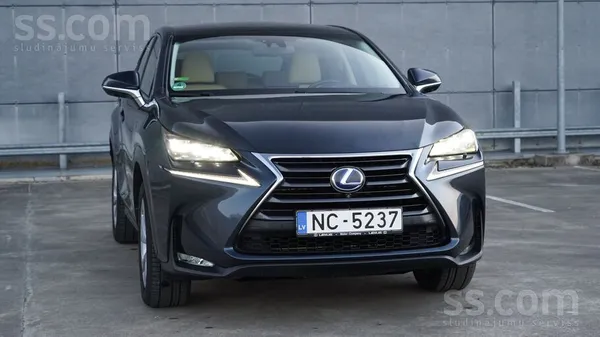 Pārdodu ļoti labu Lexus NX 300h Luxury gandrīz bez jebkādām lietošanas pazīm