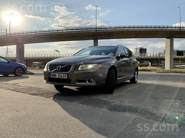Volvo Tiek pārdots Volvo V70 - 11.11.2009 gada izlaiduma