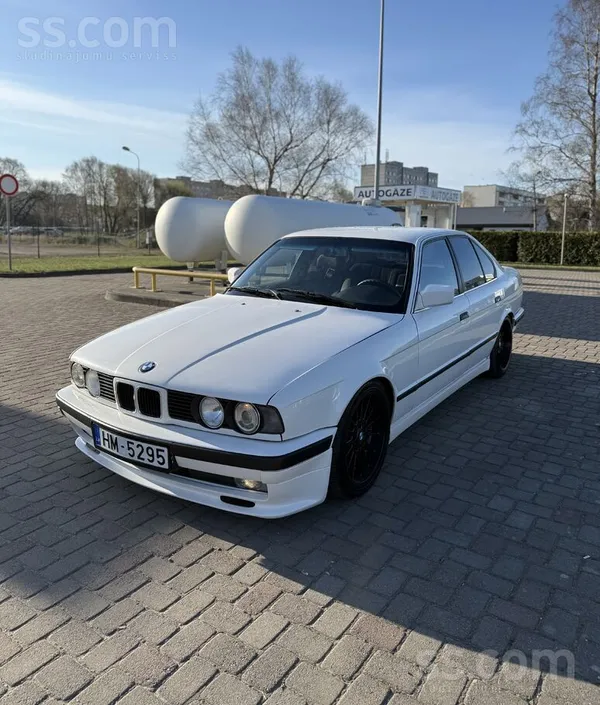 BMW BMW e34 bez lūkas sedans, 520i, m50 dzinējs. Oriģi
