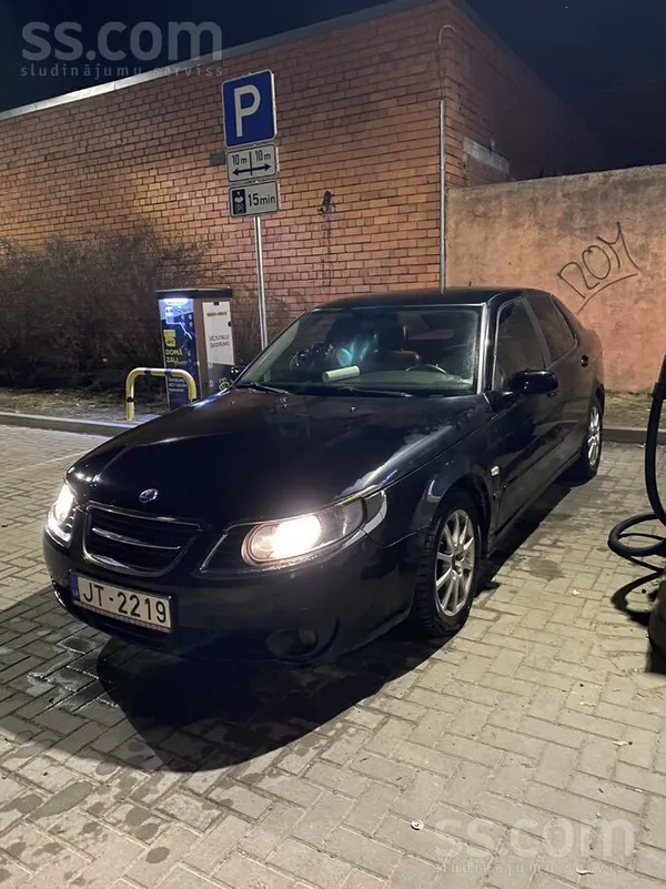 Saab Pardodās Saab 9-5. Ir vizuāli defekti, bet rūc un 