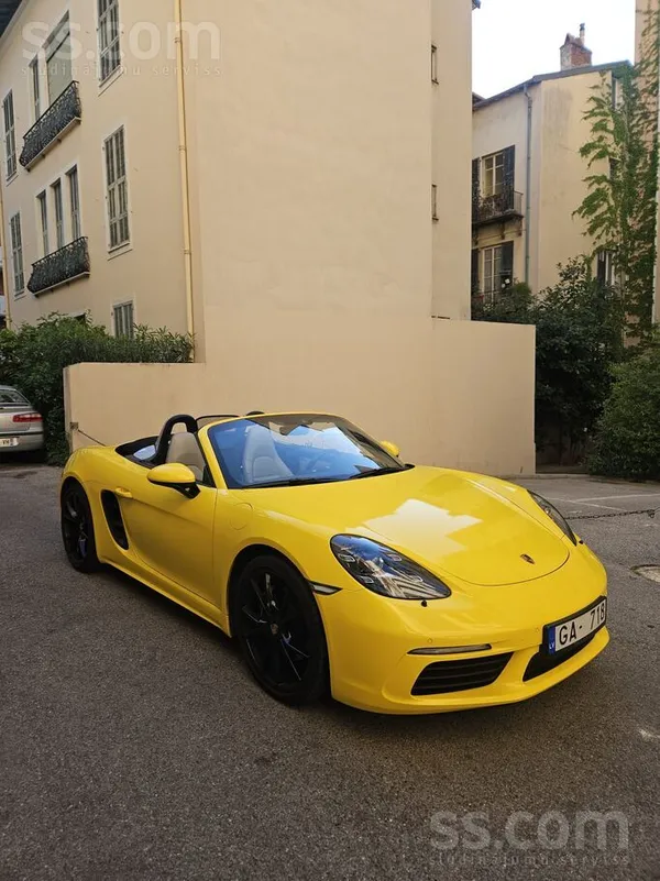 Lv

Auto atrodas pilnā Porsche rūpnīcas garantijā, kas ir spēkā visā Eirop