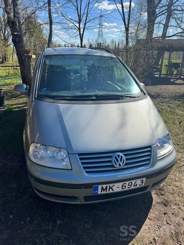 Pārdod Volkswagen Sharan. 7 vietas. Āķis. Liels, ietilpīgs auto. Ir savienoj