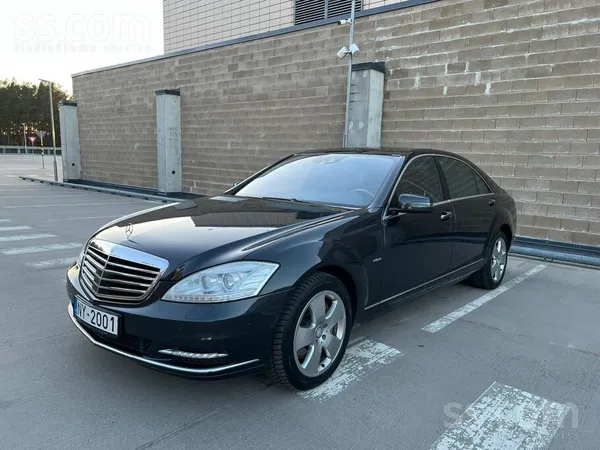 Mercedes 4Matic, Long versija, Designo ādas salons, Alcanta