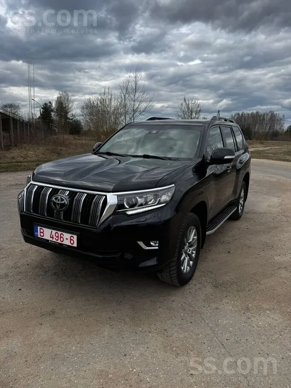 Toyota В очень хорошем состоянии. Супер богатая комплекта