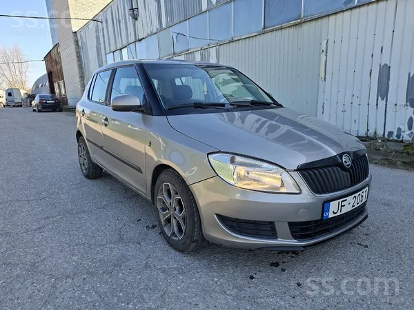 Pārdodu Škoda Fabia 1.6tdi, 55kw

Kondicionieris
Manuālā kārba
El. Logi
