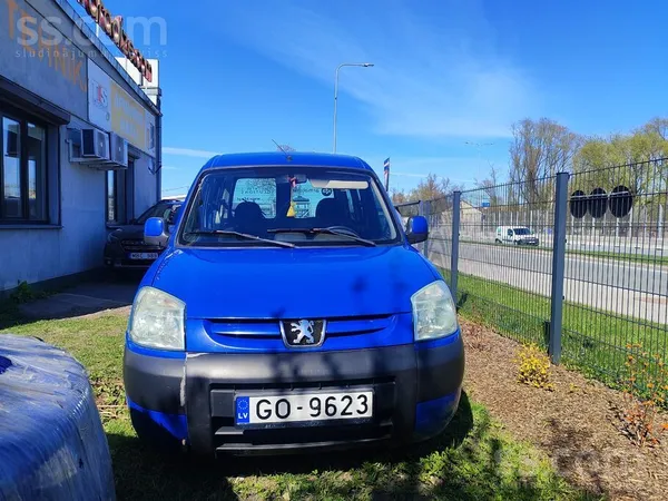 Jauna tehniskā apskate. Firmas auto, reģistrēts kā kravas furgons. Saglabāju