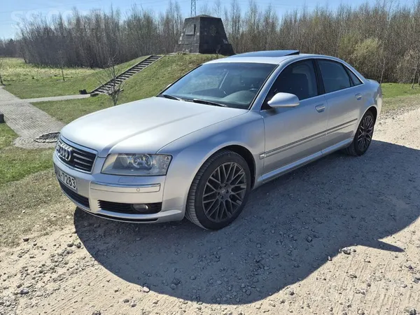 Pārdodu dzīvu Audi A8 D3. Tīrasiņu 4.2 benzīns kas gāzi nav redzējis. Motors