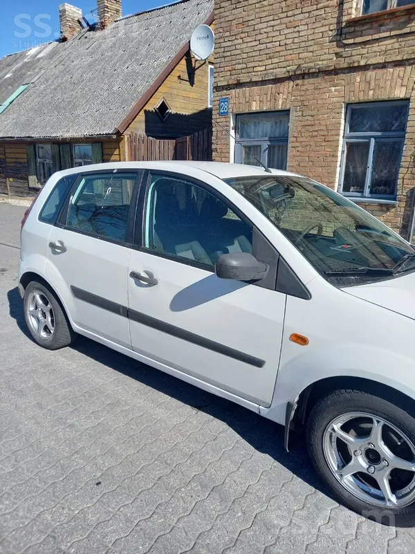 Ford Fiesta 1.3B, Jaunata ziemas riepas uz dzelzs diskiem, tikai zvanīt, cen