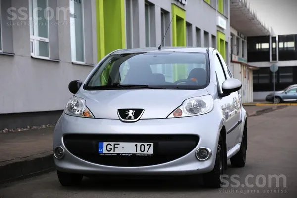 1.0B/50Kw, automāts. 

-kondicionieris, 
-regulējama stūre, 
-Isofix,