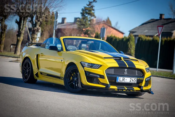 Pārdodu Ford Mustang kabrioletu ar Shelby tuningu, kas izceļas ar sportisku