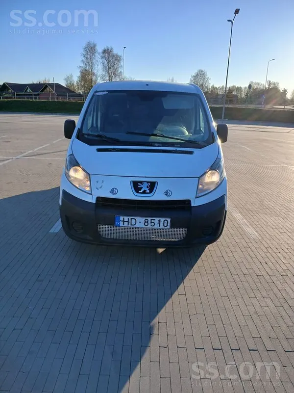 Pardodu vai mainu pret vieglo auto, minivenu, var but bez skates ar piemaksu