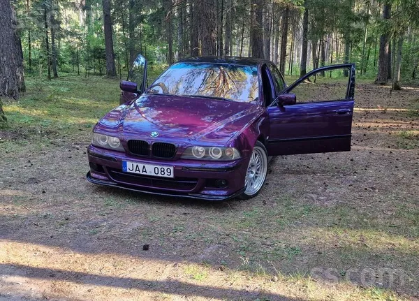 BMW Automašīna ir pilnībā restaurēta, sliekšņi ir pārm