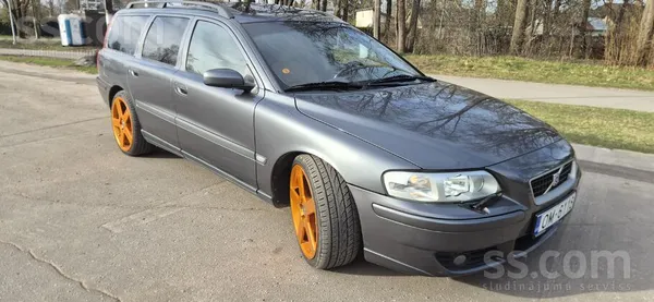 Volvo V70R 2.5 300ps awd Auto ļoti labā stāvoklī. Trīs l