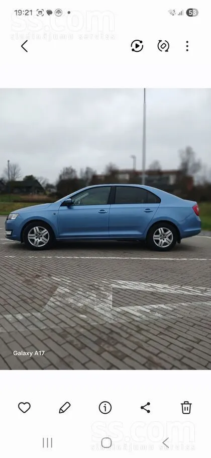 Pārdodu uzticamu un ekonomisku Škoda Rapid. Auto ir labā tehniskā un vizuālā
