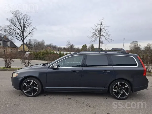 Volvo Pārdod Volvo V70 1.6 dīzelis (2009), manuālis. 
