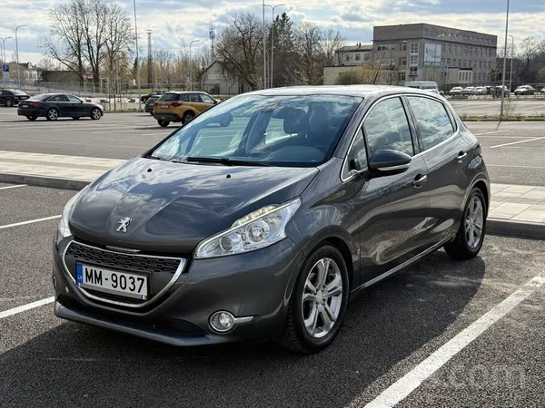Pārdodu Peugeot 208 ehdi, 68kW/91zs dzinējs, manuālā kārba, labā komplektāci