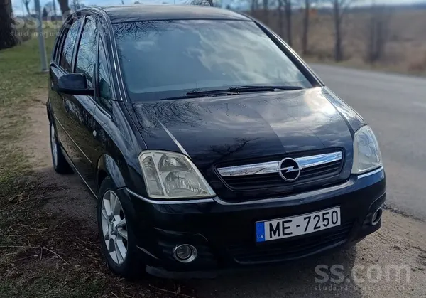 Opel Продаю не ржавый опель. стоит без надобности .в ра