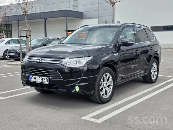 Outlander Phev Instyle, Plug-in hibrīds. 
Ievests no Nīderlandes. Pārbaudīt