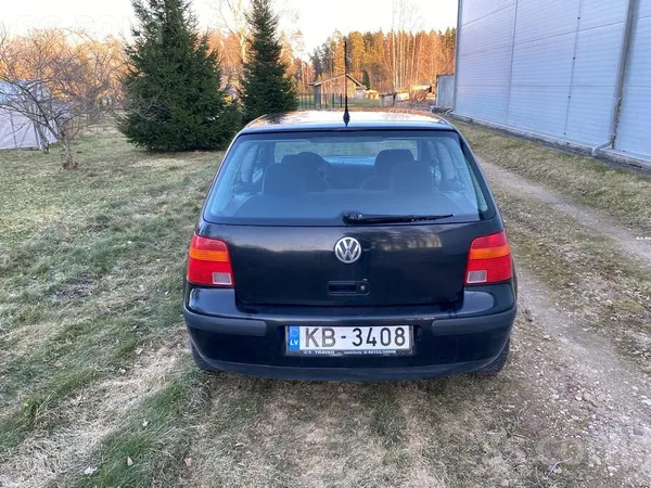 Volkswagen Pārdod Volkswagen golf 4, 1998.dada izlaidums, 1.6