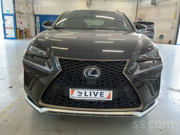 Lexus NX 300h E-Four F Sport – ekskluzīvs piedāvājums ar mazu nobraukumu.