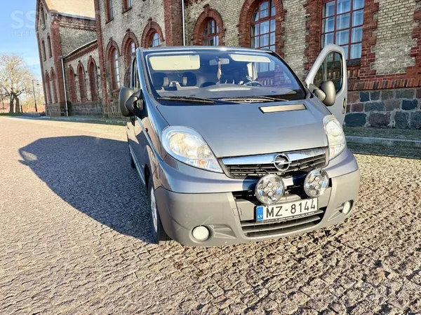 Opel Pārdod uzņēmums uzticamu un praktisku Opel Vivaro,
