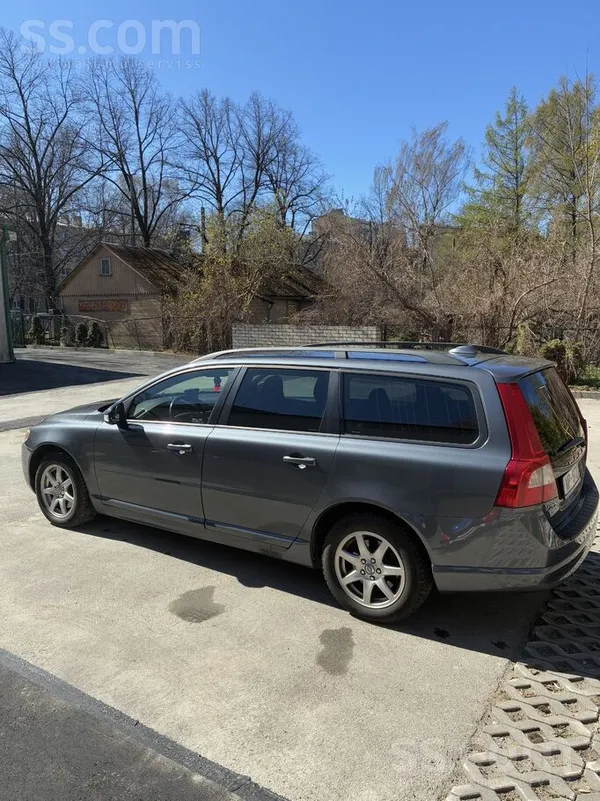 Volvo Pardošanā Volvo V70 ar pārskatāmu vēsturi un lieli