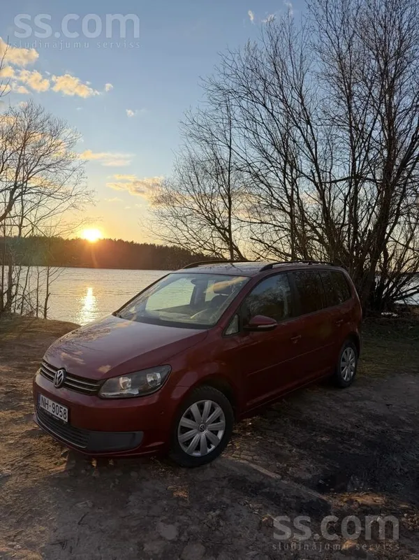 Volkswagen Pārdod VW Touran 2011. gada