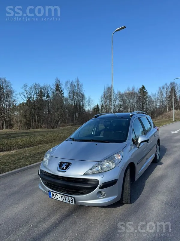 Pārdod Peugeot 207 ar 1.4 benzīna dzinēju (70 kW). Auto labā tehniskā stāvok