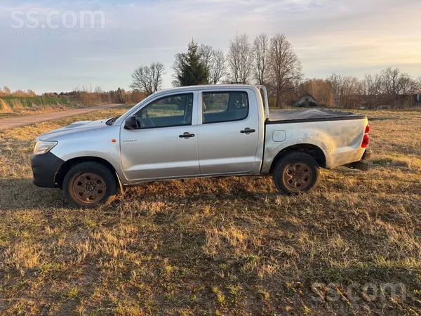 Pārdod Toyota Hilux, 2012. gads. Tehniski ļoti labā stāvoklī. 4x4 un pazemin