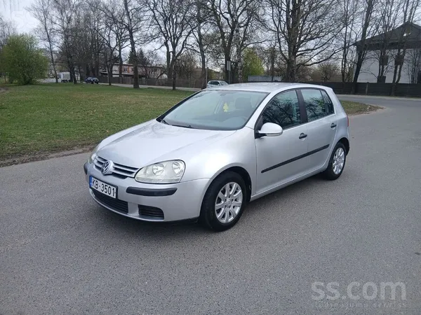 Volkswagen Pārdodu labu golf 5 ar 2.0 benzīna motoru un autom