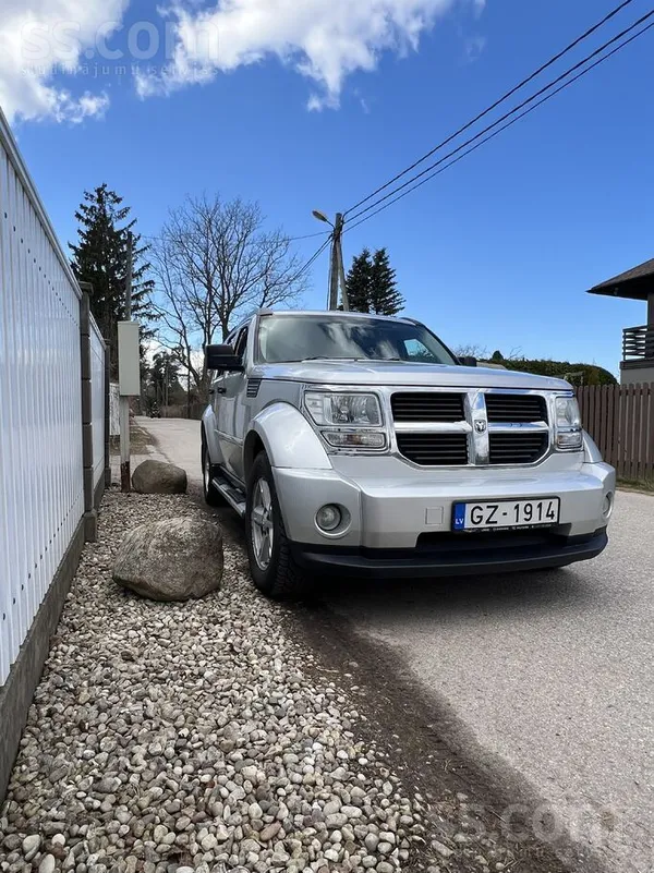 Dodge Dodge Nitro – Teicamā tehniskā stāvoklī . Tiek pār