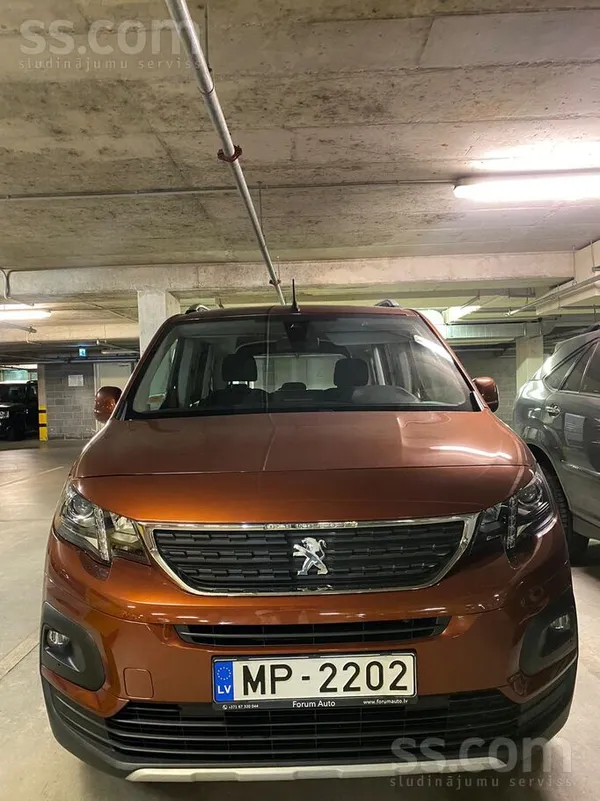 Pardodu ļoti koptu automašīnu gan darbam gan ģimenei.