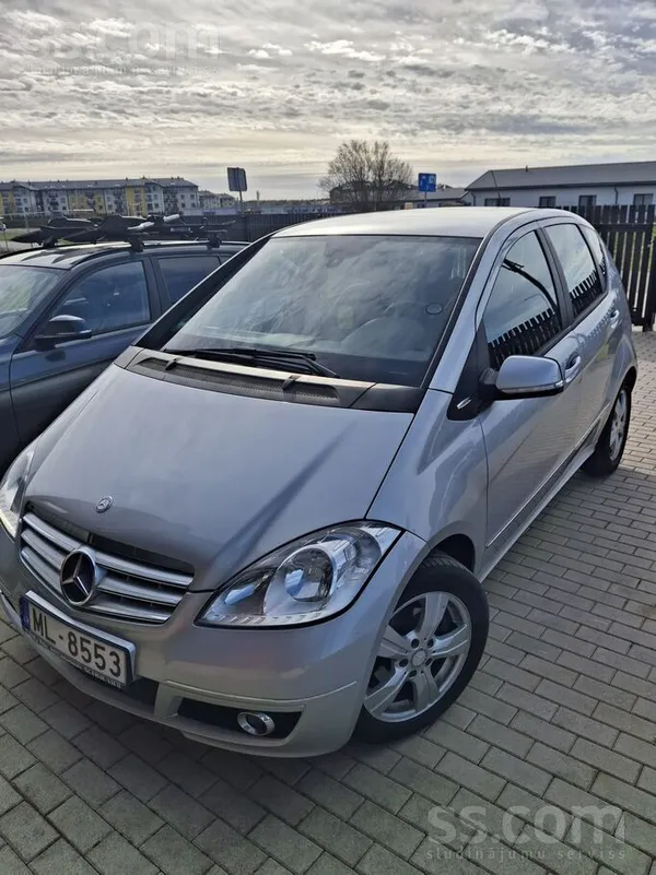 Pārdodu auto labā tehniskā stāvoklī. 
Līdzi dodu ziemas riepas. 

Nobrauk