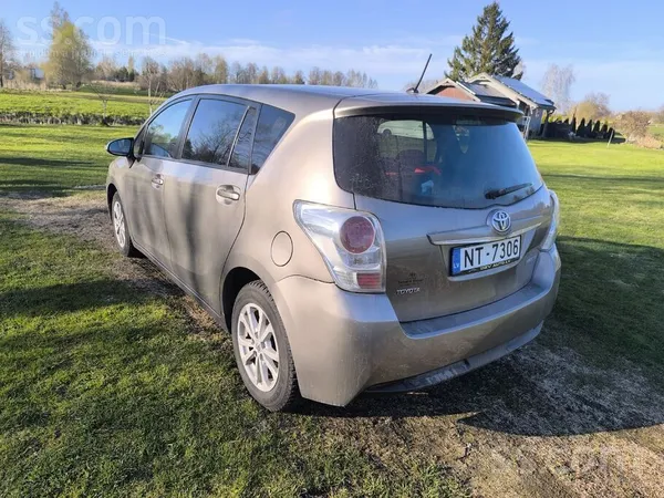 Toyota Pārdodu labu auto ar tiko izietu TA. Viss darbojas