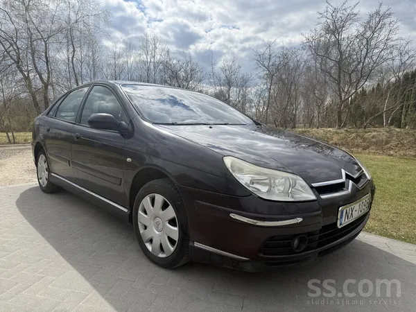 Citroen Auto laba tehniskā stāvoklī. Nesen veikta lielā ap