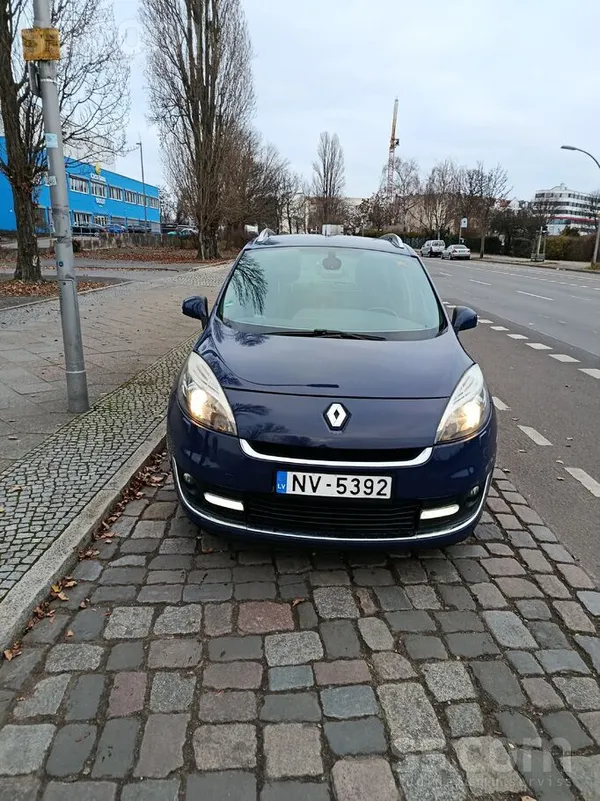Auto parsvara tiek lietots Vacija. Ir vizuali defekti, bet kopuma ok.