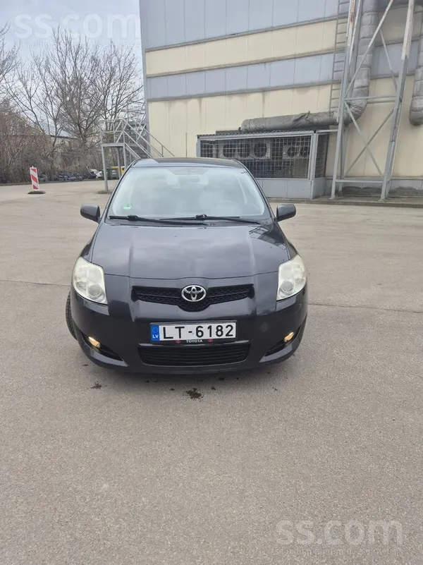 Toyota Pārdodu ļoti ekonomisku mašīnu. Labā tehniskā stāv