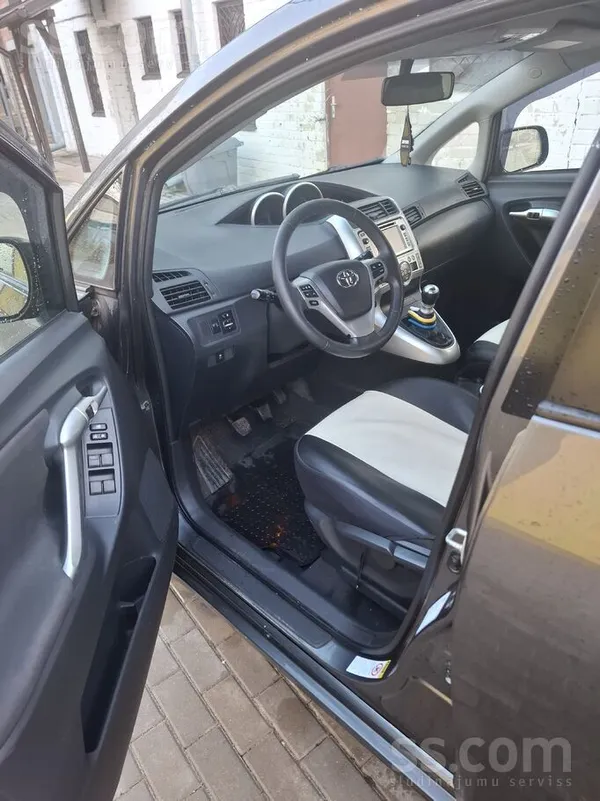 Toyota Pārdodu minivenu Toyota Verso 2.0 D4D dīzelis ar 9